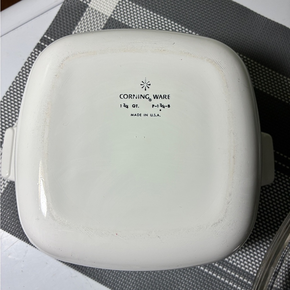 Vintage Corning Ware Cornflower" Casserole Baking Dish (1.75 quart) with lid - Picture 8 of 9